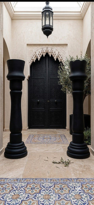 Duo de sculptures Royal Prestige Roi et Reine encadrant une entrée