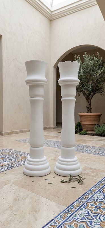 Duo de sculptures Royal Prestige Roi et Reine encadrant une entrée