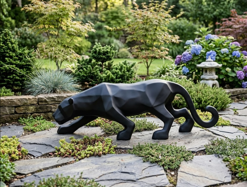 Sculpture Panthère Noire Prestige en résine, posée au sol